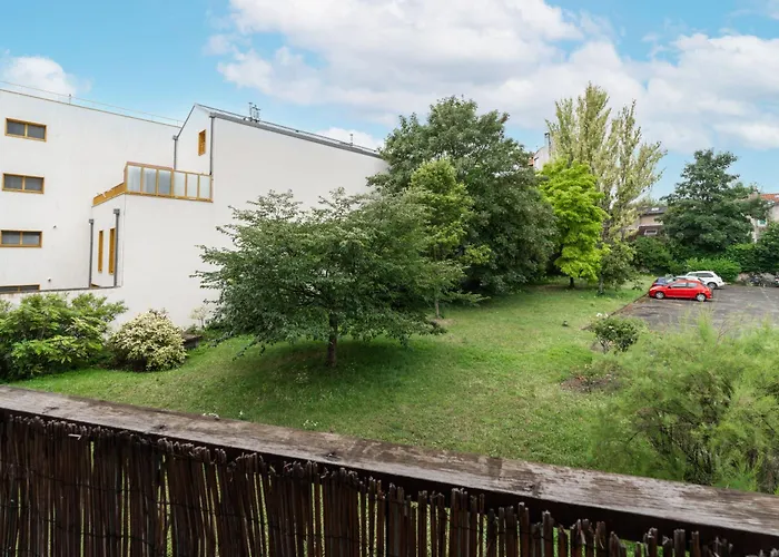 Le Grand Blanqui - Face Rer B - Free Parking
